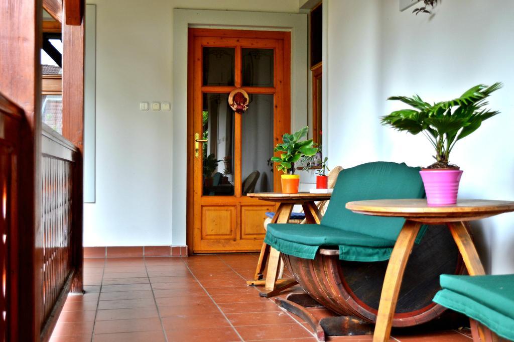 Violetta Vendeghaz Hotel Eger Room photo